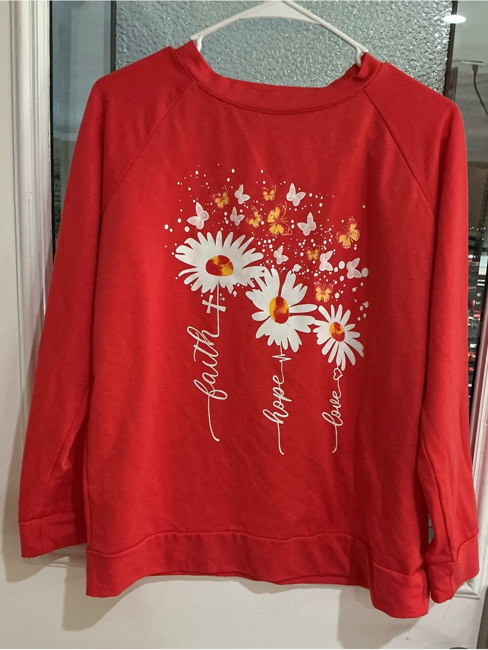 Women’s Red Crewneck Sweatshirt with Daisy Graphic DP